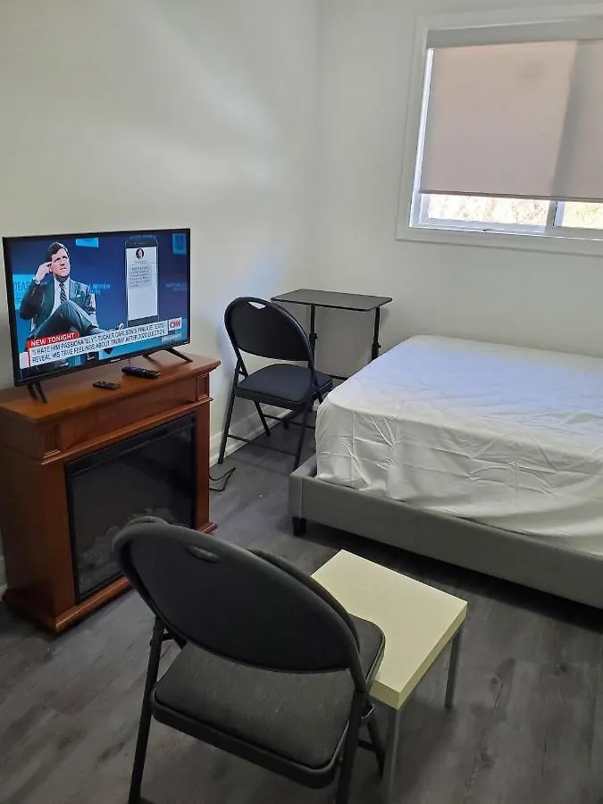 Maxwell Esabu Apartment Toronto Homestay