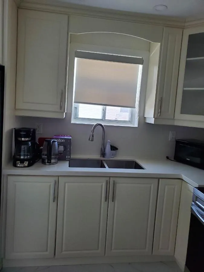Homestay Maxwell Esabu Apartment Toronto Canada