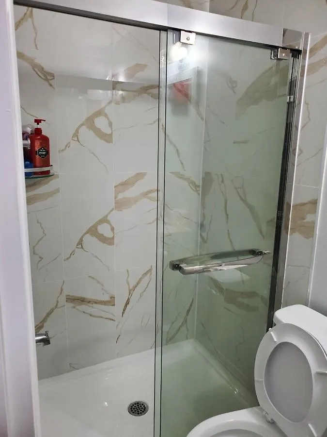 Maxwell Esabu Apartment Toronto Homestay