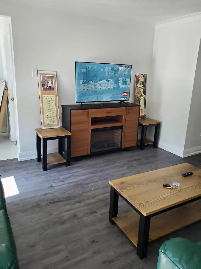 Maxwell Esabu Apartment Toronto Homestay