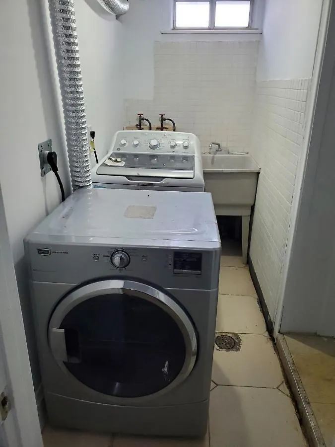 Homestay Maxwell Esabu Apartment Toronto Canada