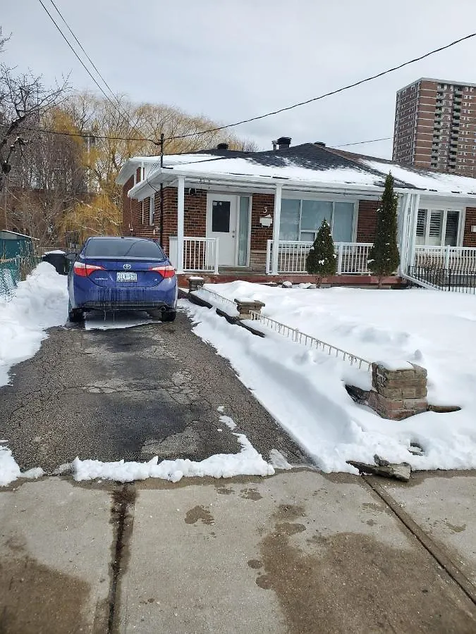 Maxwell Esabu Apartment Toronto Homestay